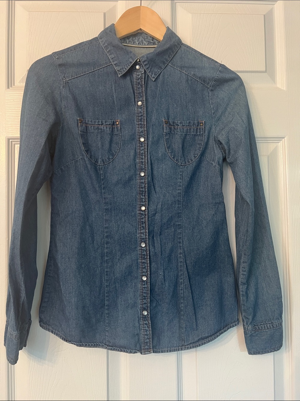 Women’s Lightweight Denim Button-Up Shirt